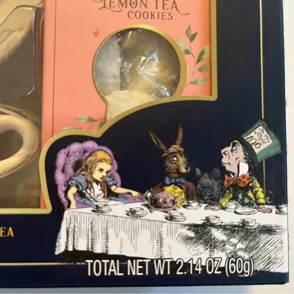 Alice in Wonderland Tea set with tea and cookies - Picture 6 of 9